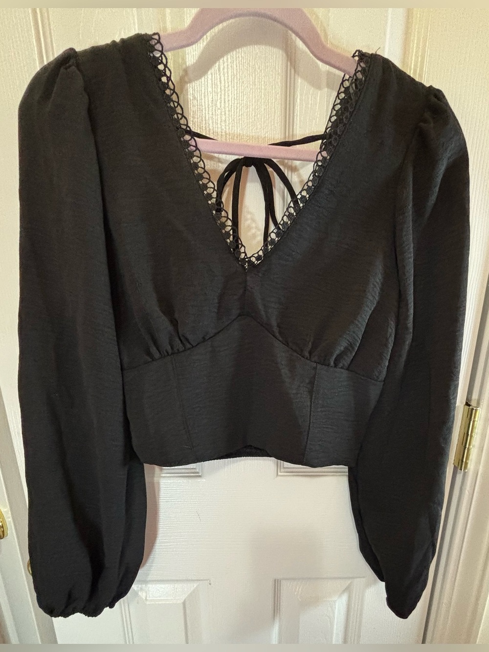 Forever 21 Black V-Neck Lace-Trim Puff Sleeve Crop Top - Picture 2 of 8